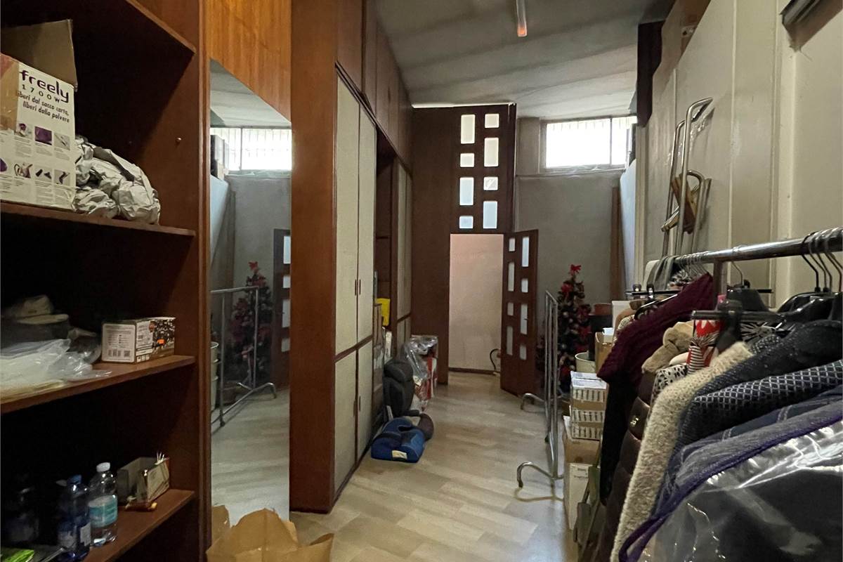 Cantù grande negozio in vendita in pieno centro