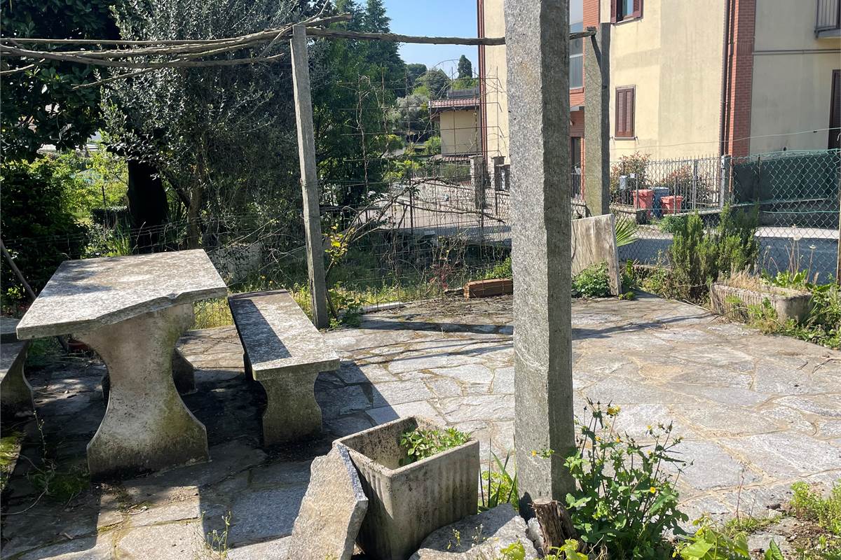 CANTU' BILOCALE CON GIARDINO PRIVATO POSTO AUTO 