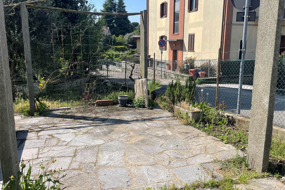 CANTU' BILOCALE CON GIARDINO PRIVATO POSTO AUTO 