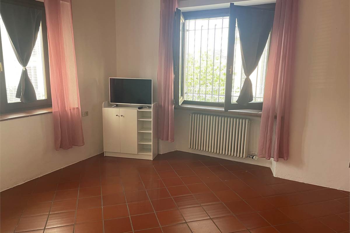 CANTU' BILOCALE CON GIARDINO PRIVATO POSTO AUTO 