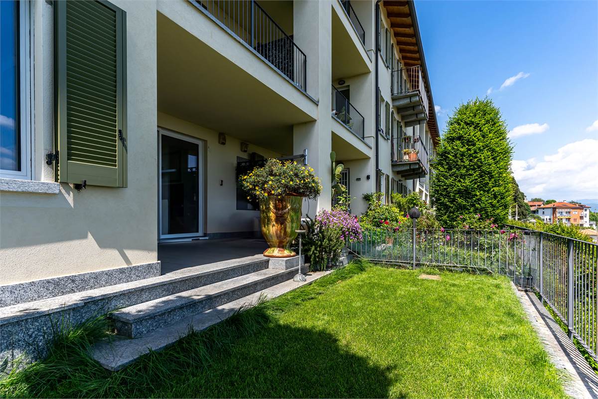 Inverigo appartamento panoramico con giardino