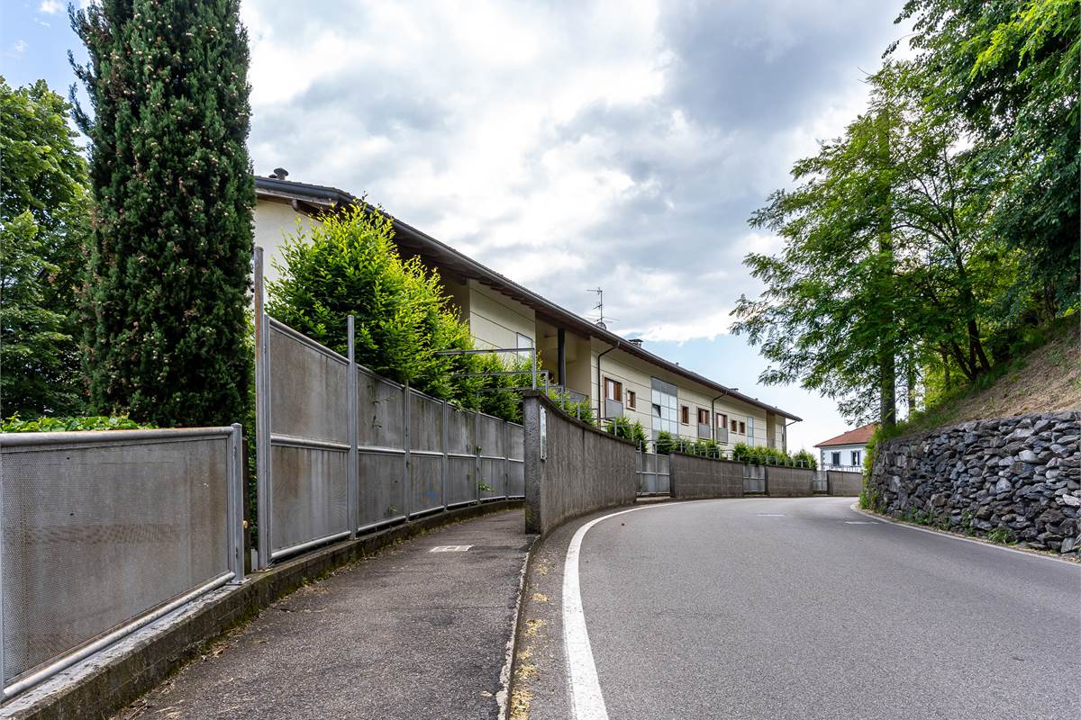 Inverigo appartamento panoramico con giardino