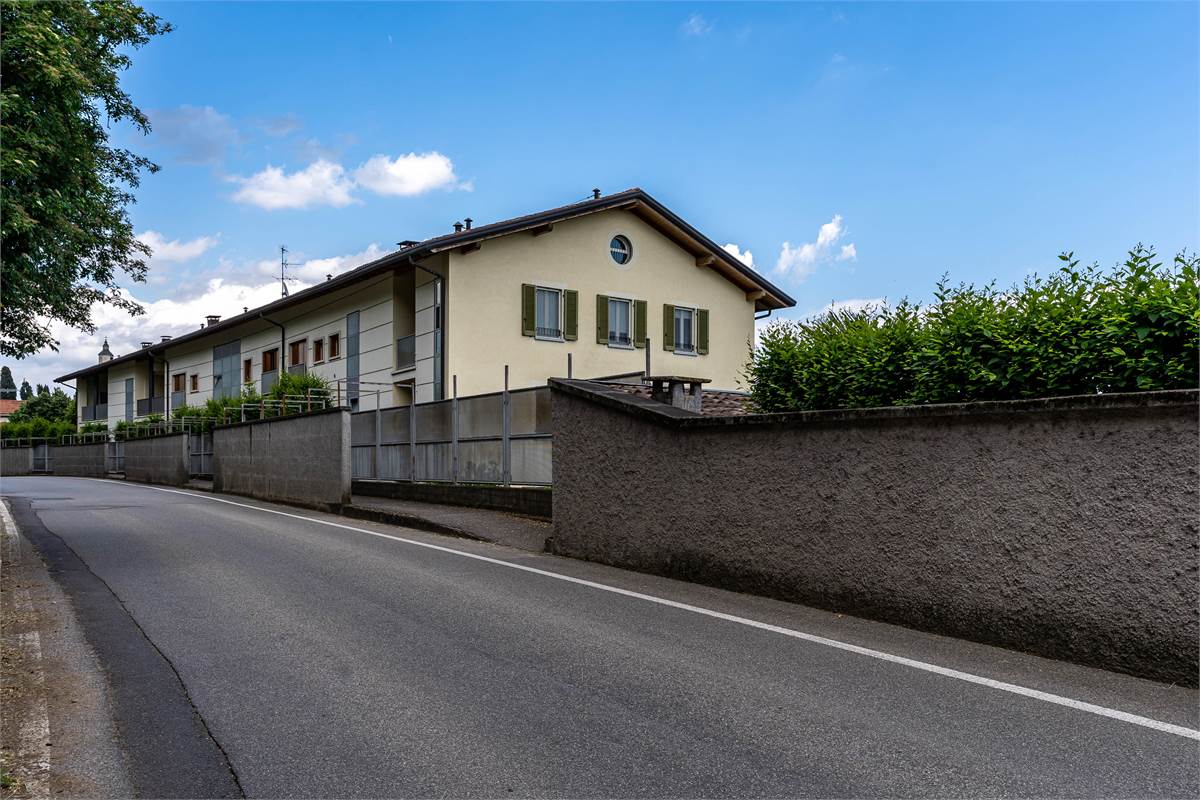 Inverigo appartamento panoramico con giardino