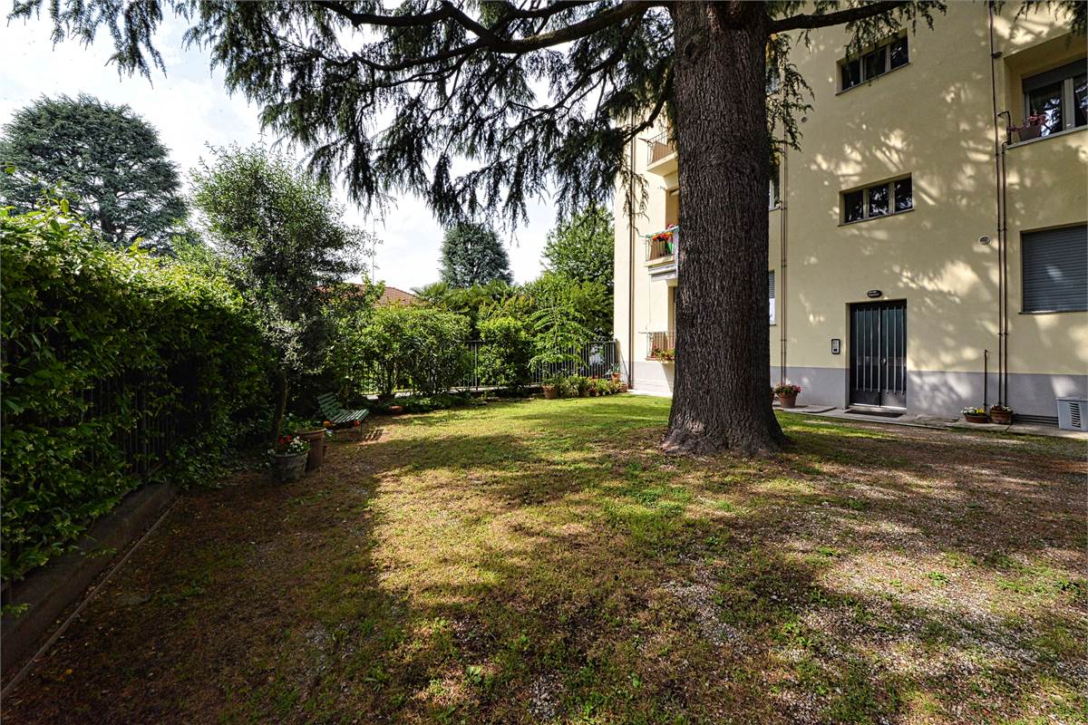 Cantù CENTRO TRILOCALE CON BOX CANTINA E BALCONI