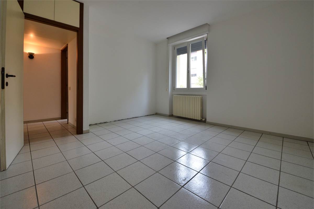 Cantù CENTRO TRILOCALE CON BOX CANTINA E BALCONI