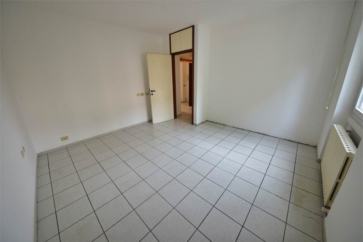 Cantù CENTRO TRILOCALE CON BOX CANTINA E BALCONI