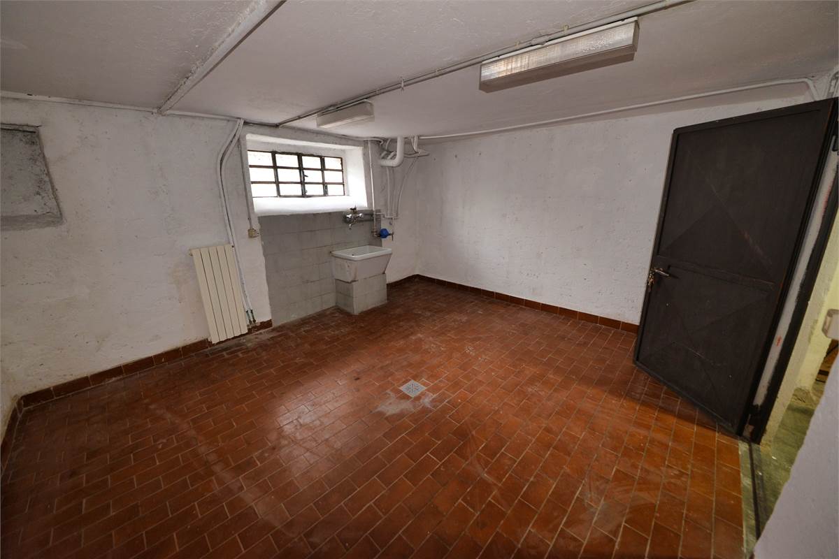 Cantù CENTRO TRILOCALE CON BOX CANTINA E BALCONI