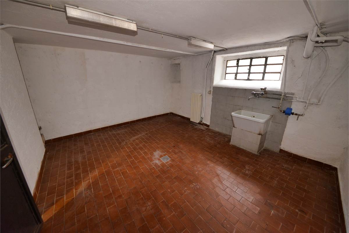 Cantù CENTRO TRILOCALE CON BOX CANTINA E BALCONI
