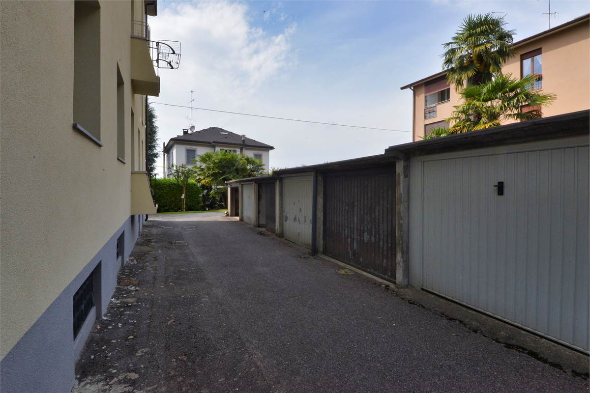Cantù CENTRO TRILOCALE CON BOX CANTINA E BALCONI