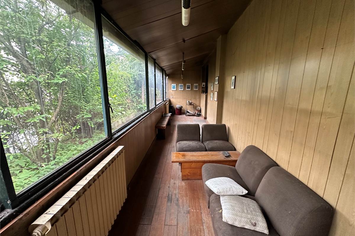 CANTU' PORZIONE DI CASA CON GIARDINO DA RISTRUTTURARE
