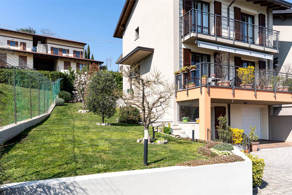 ALSERIO ELEGANTE VILLA SINGOLA