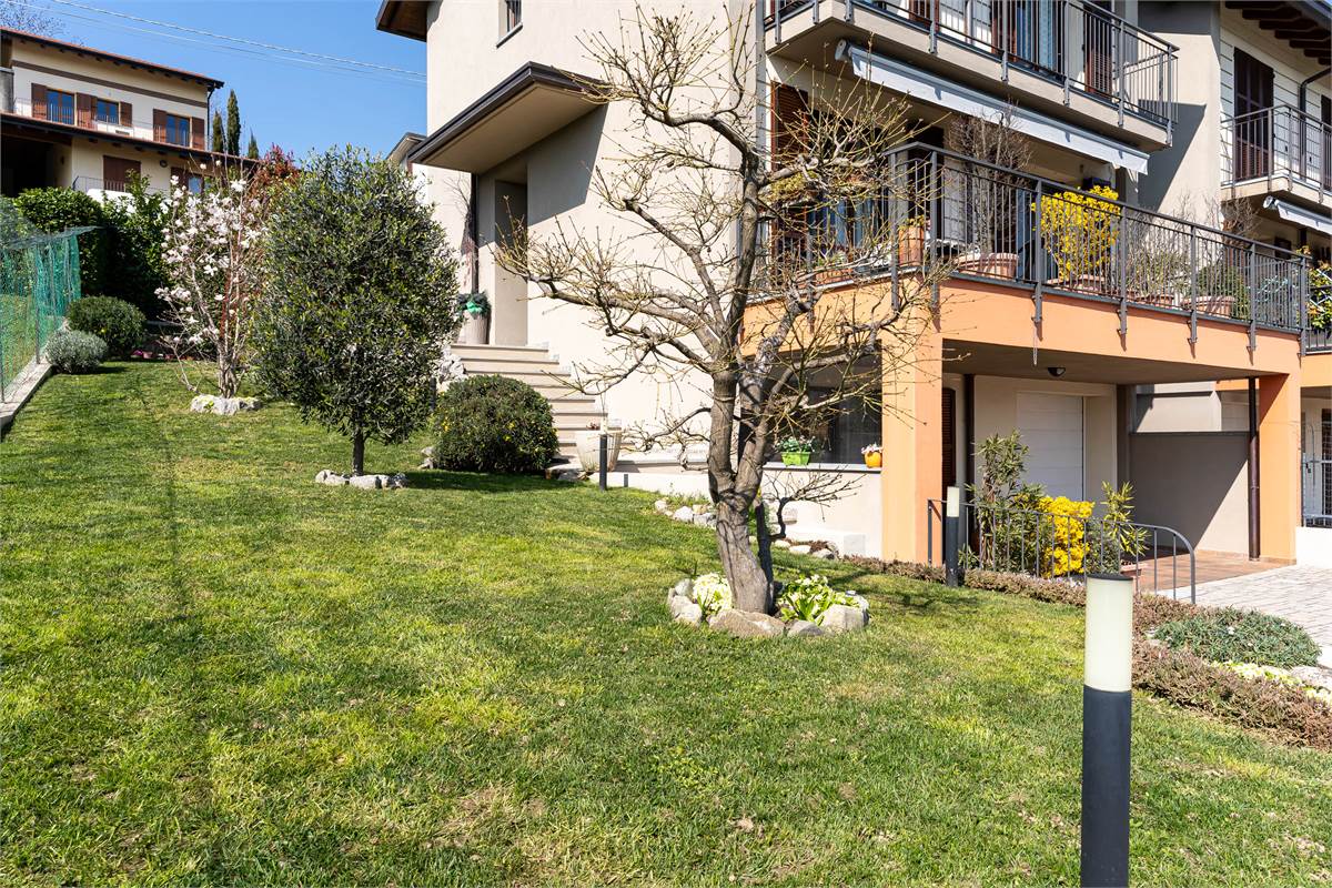 ALSERIO ELEGANTE VILLA SINGOLA