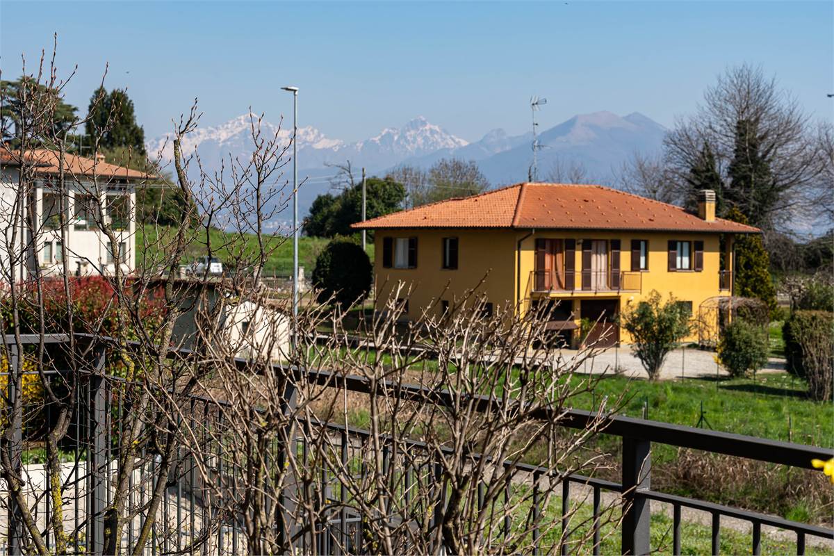 ALSERIO ELEGANTE VILLA SINGOLA