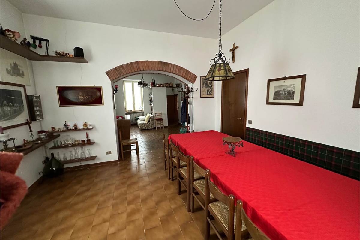 CANTU' CASA SINGOLA CON  QUATTRO APPARTAMENTI