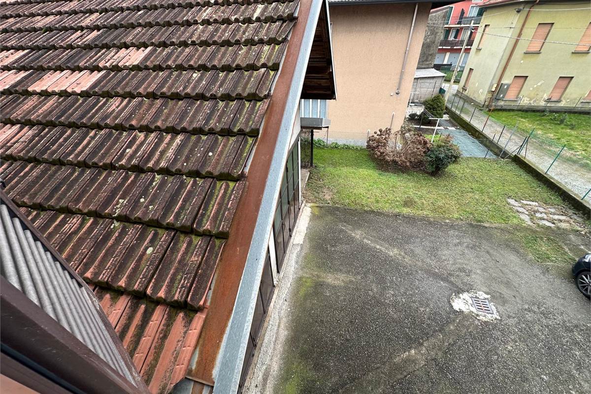 CANTU' CASA SINGOLA CON  QUATTRO APPARTAMENTI