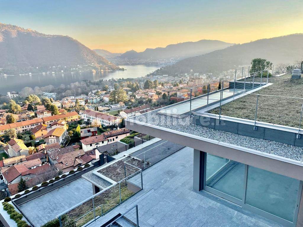 VILLE SINGOLE CON PISCINA E VISTA LAGO