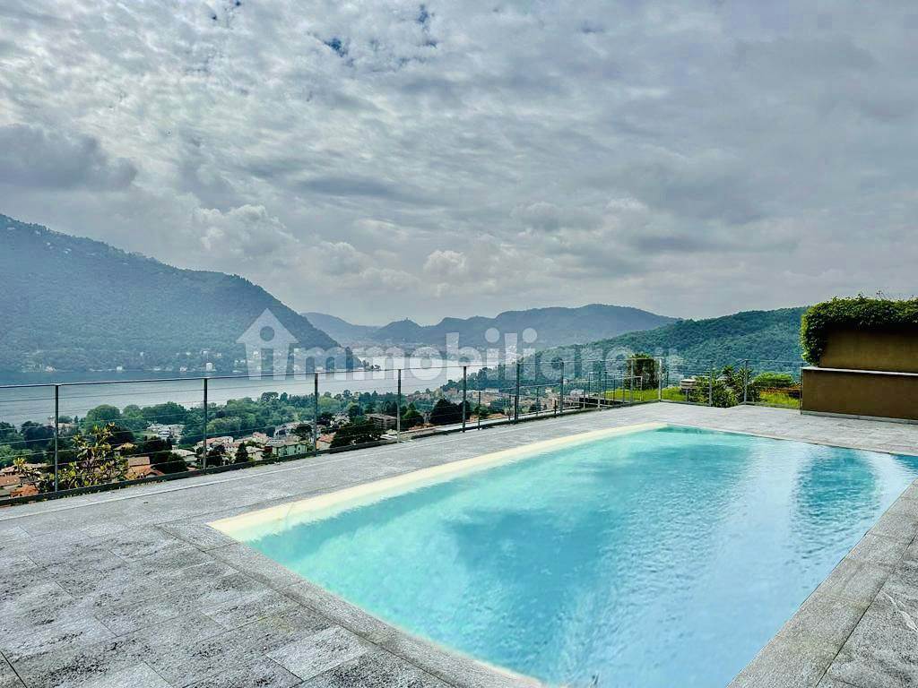 VILLE SINGOLE CON PISCINA E VISTA LAGO