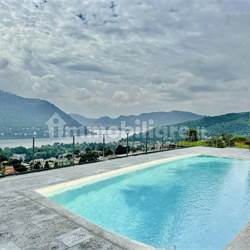 VILLE SINGOLE CON PISCINA E VISTA LAGO