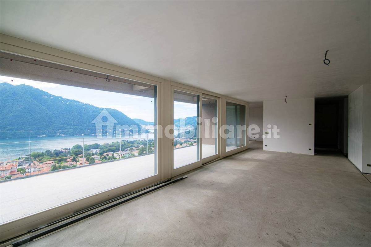 VILLE SINGOLE CON PISCINA E VISTA LAGO