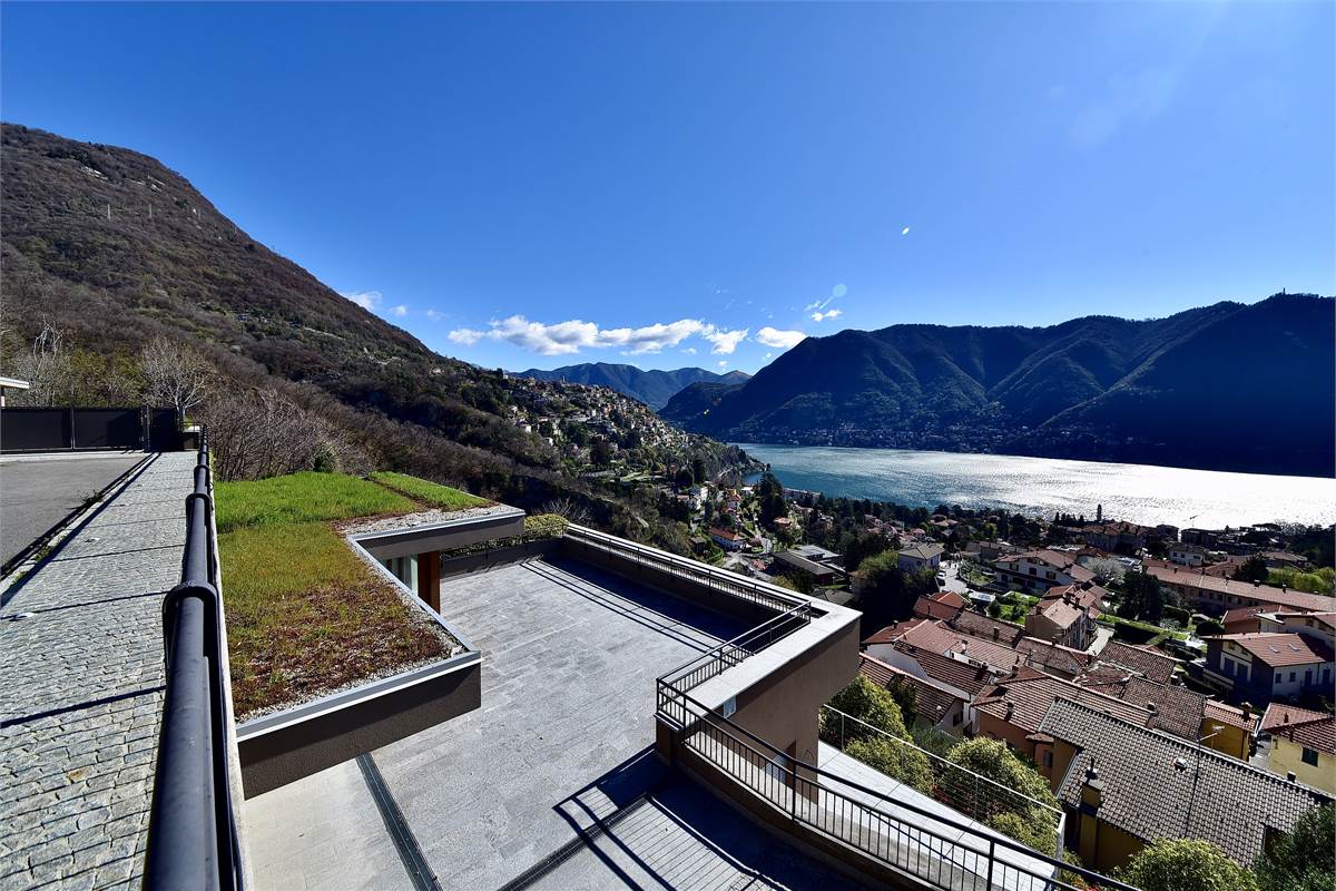 VILLE SINGOLE CON PISCINA E VISTA LAGO