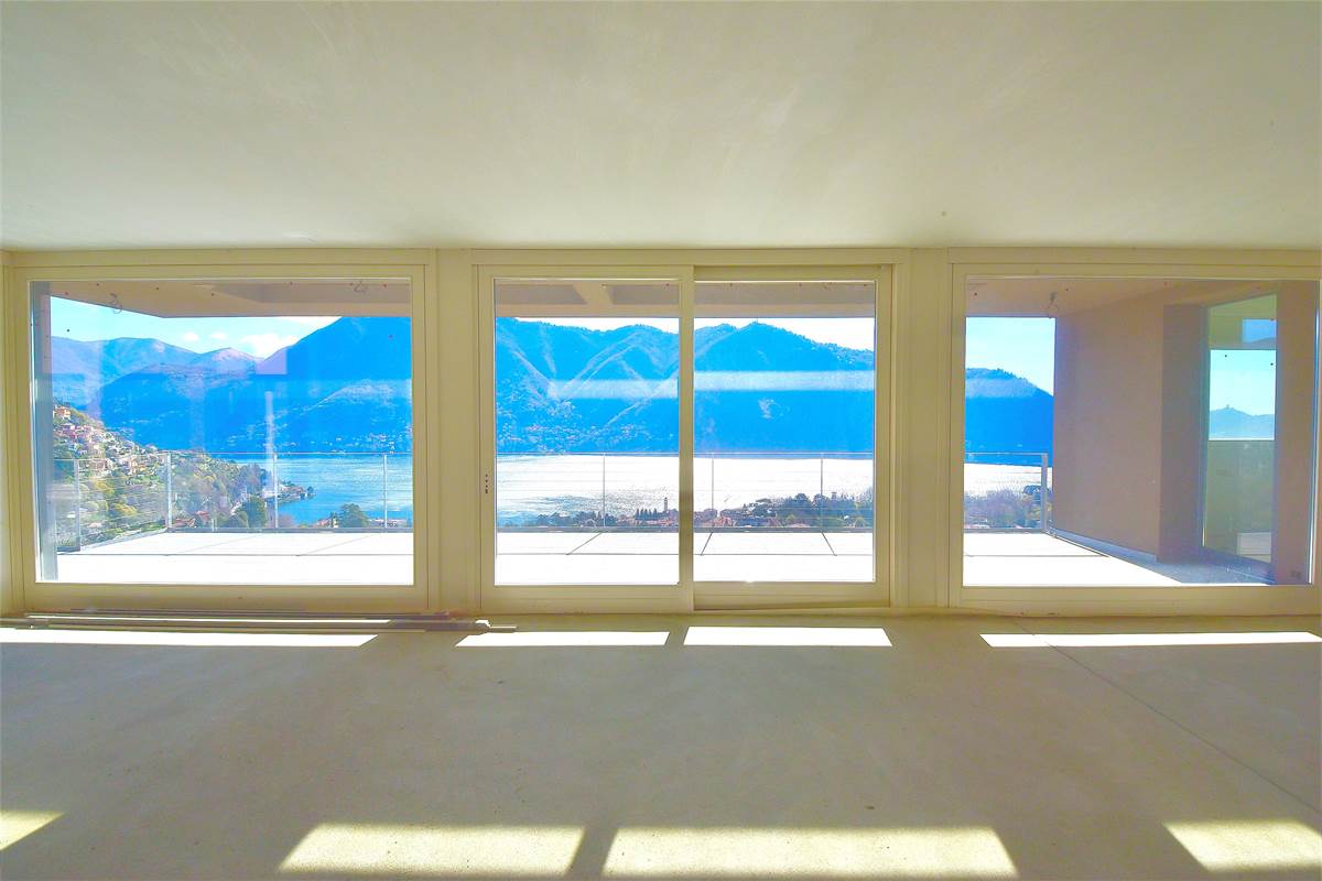 VILLE SINGOLE CON PISCINA E VISTA LAGO