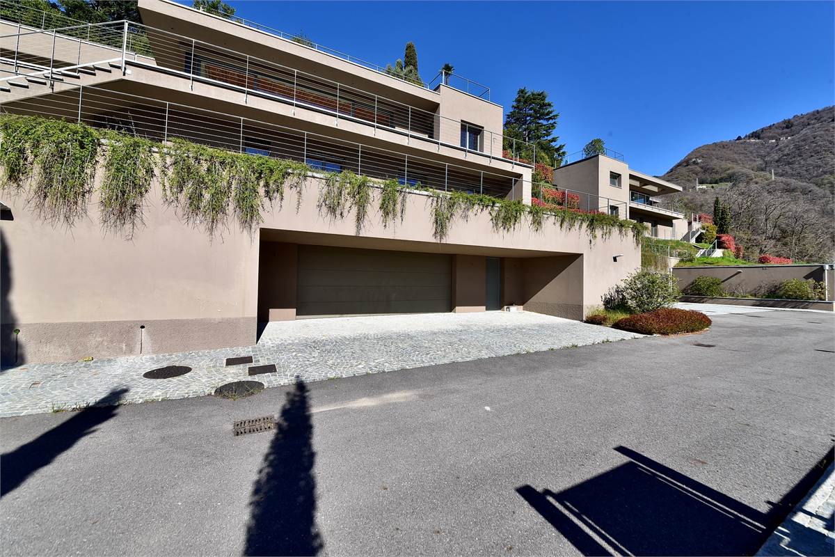 VILLE SINGOLE CON PISCINA E VISTA LAGO