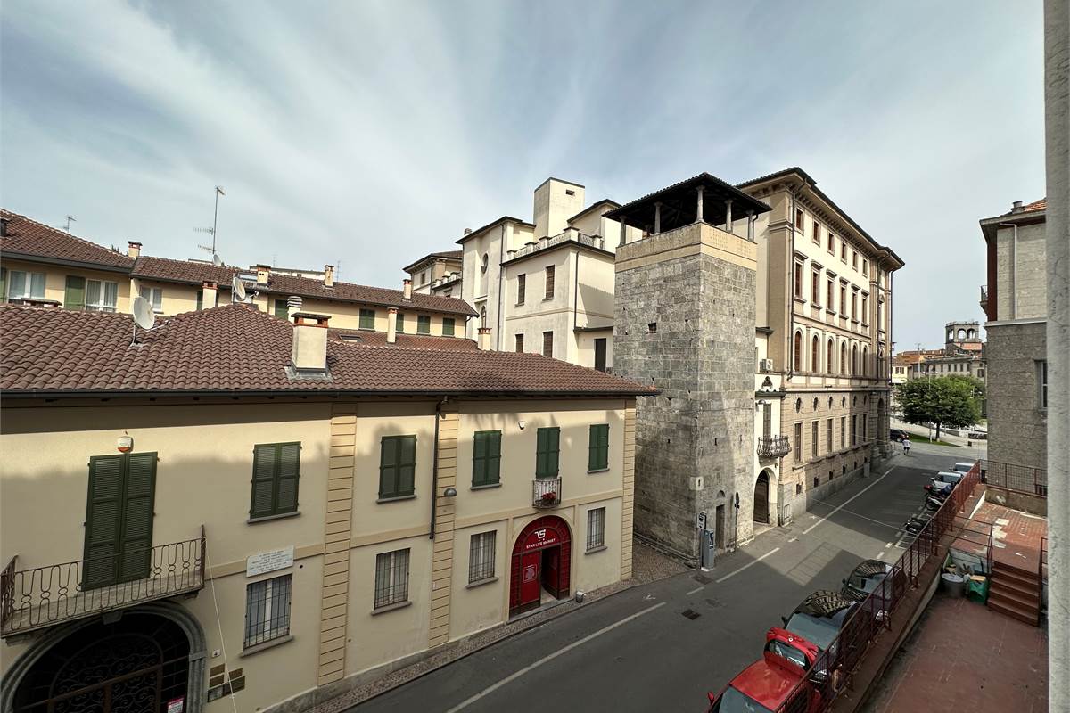 CANTU' CENTRALISSIMO QUADRILOCALE PANORAMICO