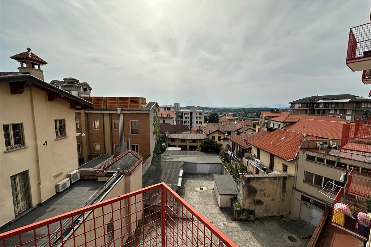 CANTU' CENTRALISSIMO QUADRILOCALE PANORAMICO