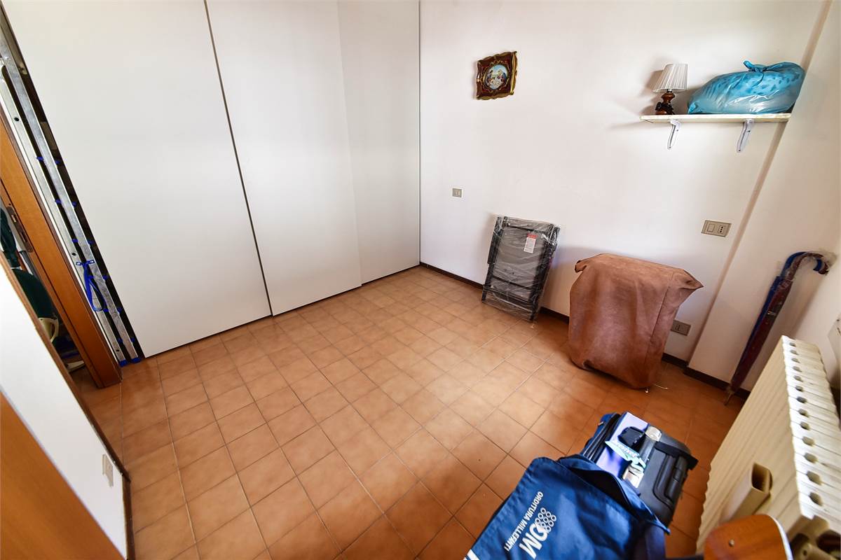 OLTRONA S. MAMETE: BILOCALE SU DUE LIVELLI CON INGRESSO INDIPENDENTEIN CENTRO STORICO