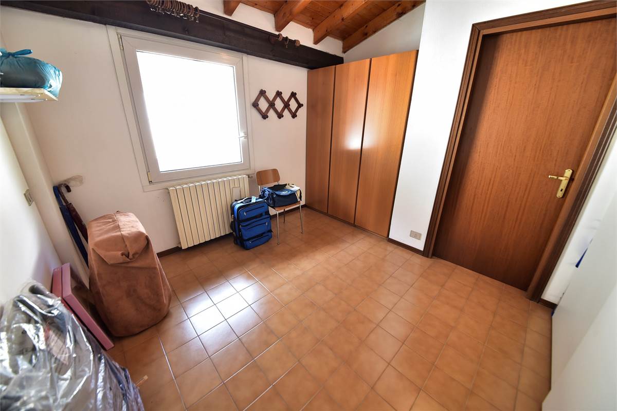 OLTRONA S. MAMETE: BILOCALE SU DUE LIVELLI CON INGRESSO INDIPENDENTEIN CENTRO STORICO