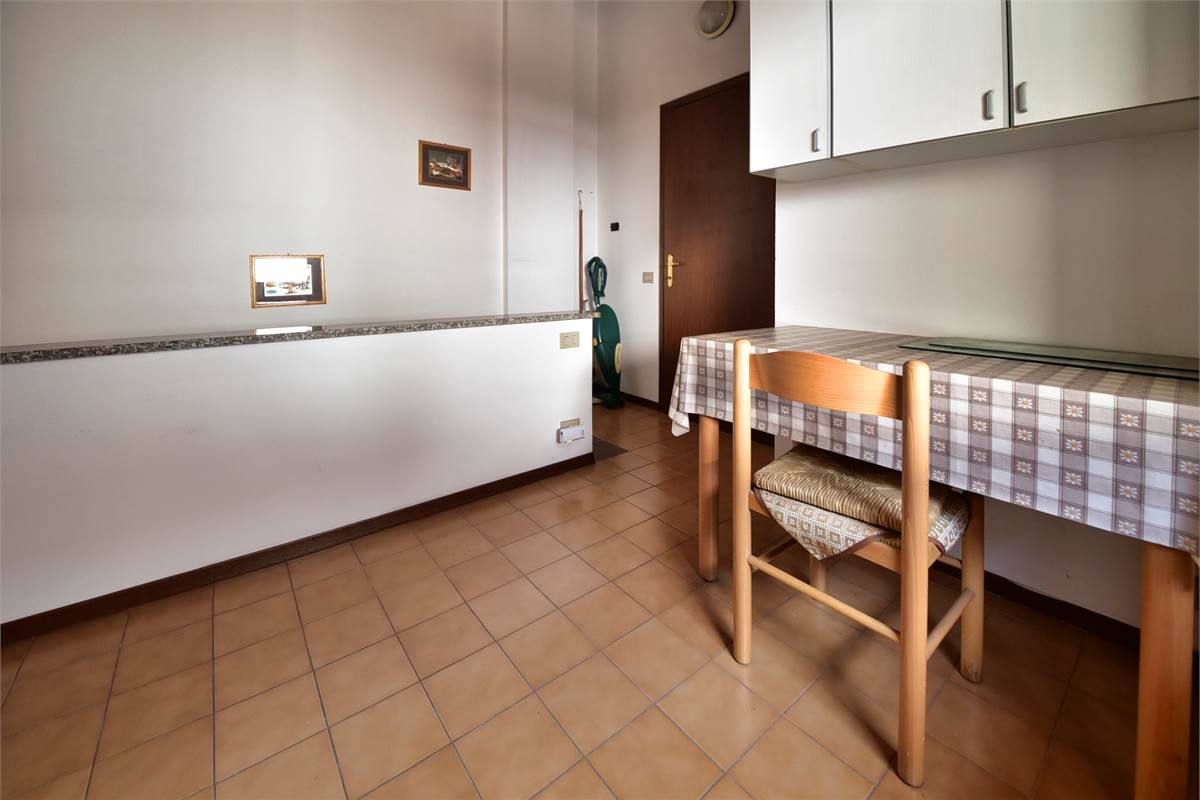 OLTRONA S. MAMETE: BILOCALE SU DUE LIVELLI CON INGRESSO INDIPENDENTEIN CENTRO STORICO