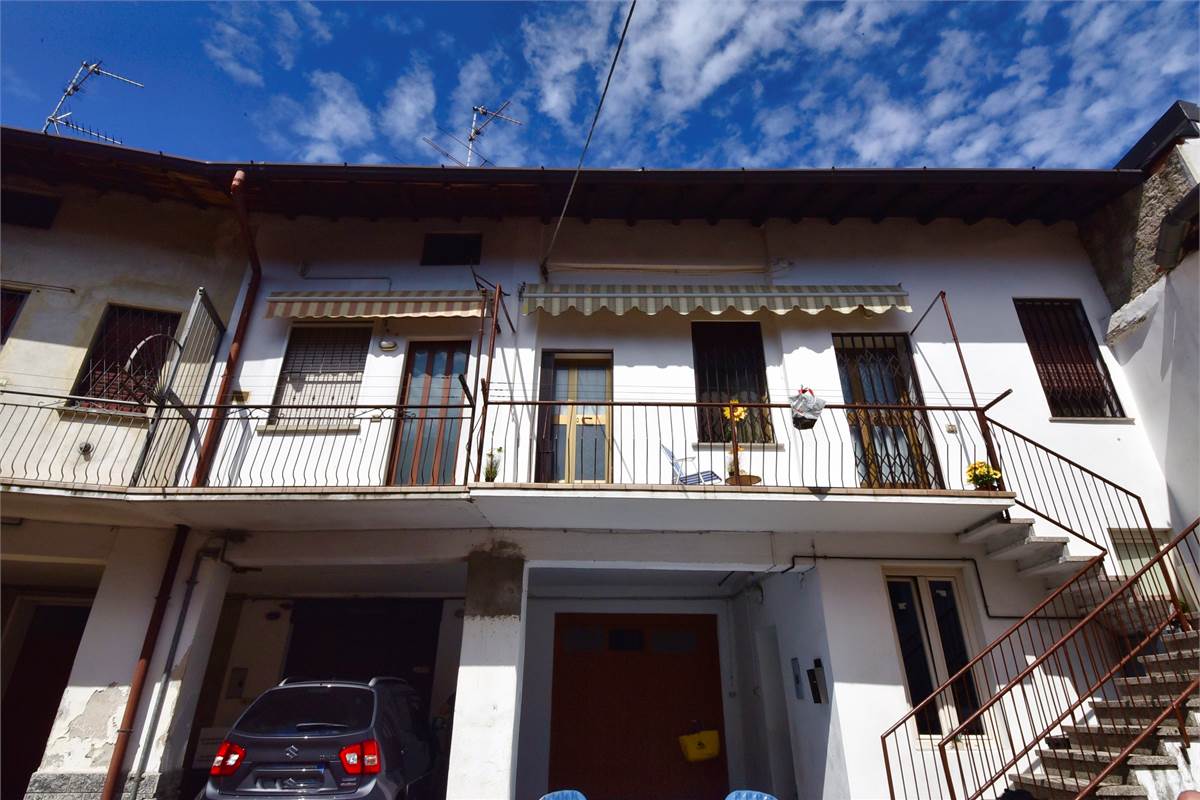 OLTRONA SAN MAMETE Luminoso bilocale in corte 