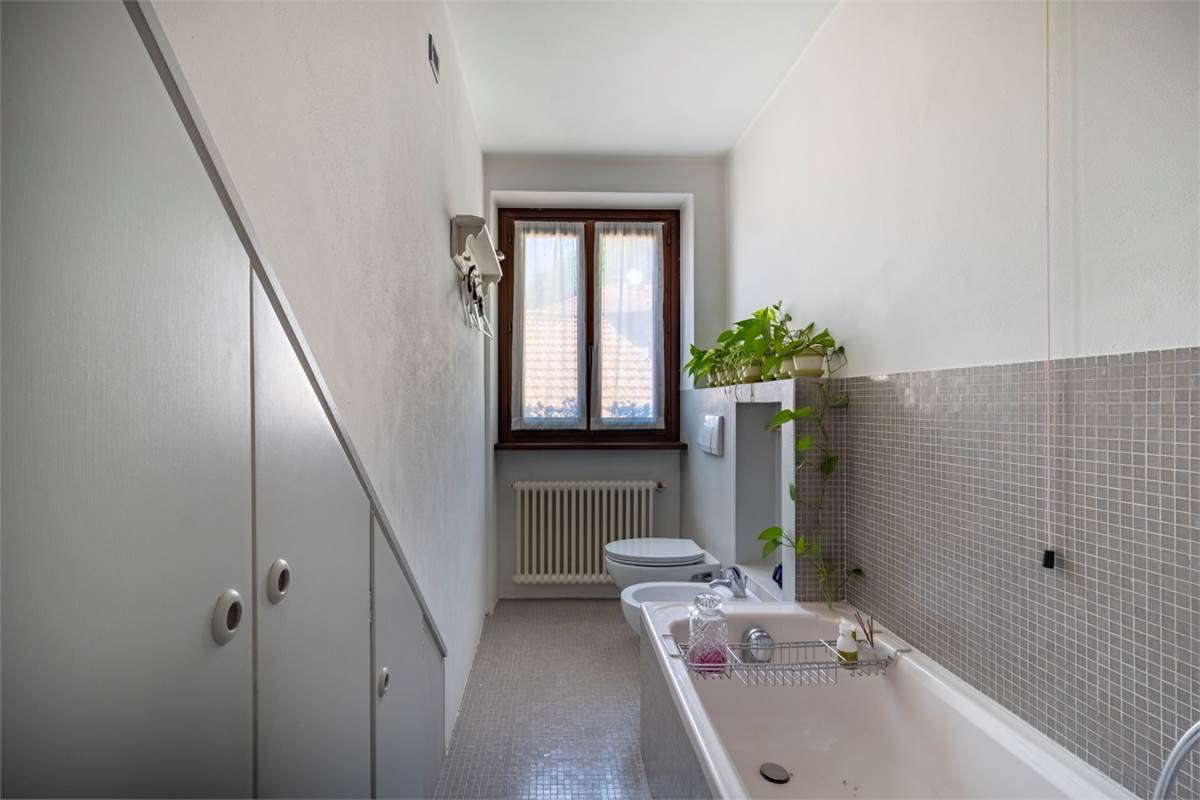 POGNANA LARIO - AFFASCINANTE PORZIONE DI CASA CON VISTA LAGO TERRAZZI E DEPANDANCE