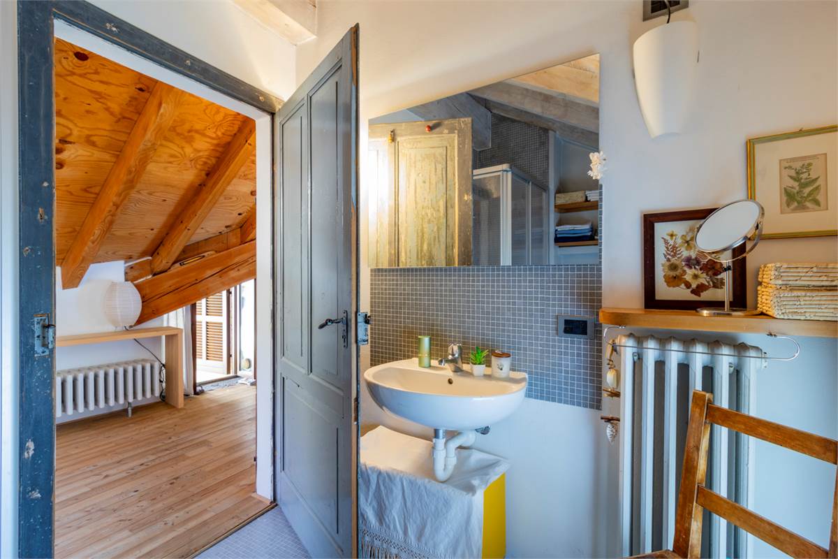 POGNANA LARIO - AFFASCINANTE PORZIONE DI CASA CON VISTA LAGO TERRAZZI E DEPANDANCE