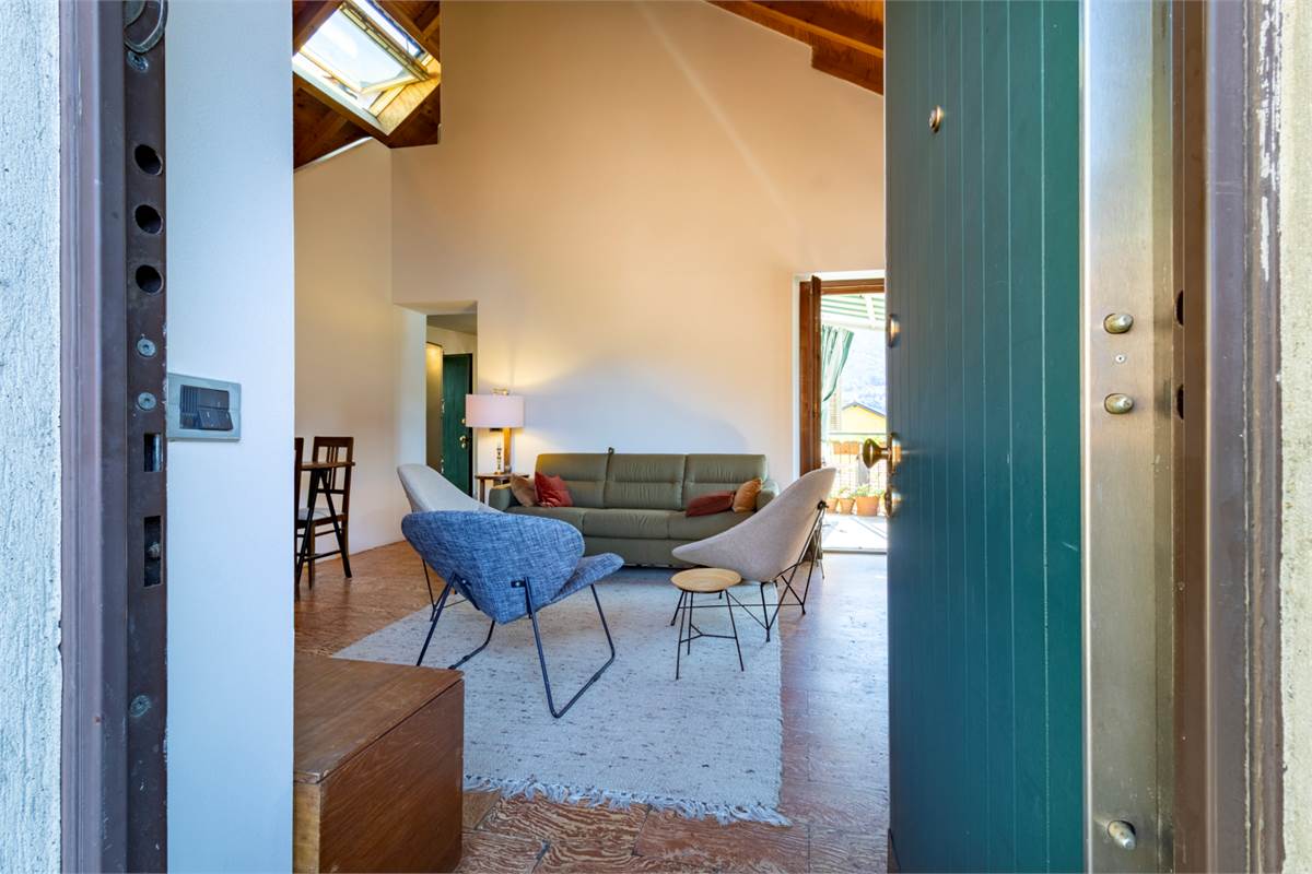 POGNANA LARIO - AFFASCINANTE PORZIONE DI CASA CON VISTA LAGO TERRAZZI E DEPANDANCE