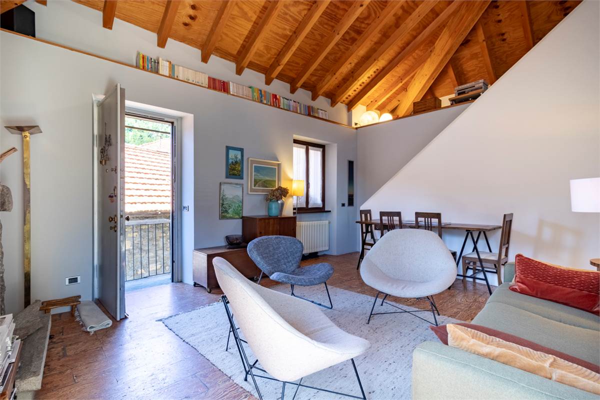 POGNANA LARIO - AFFASCINANTE PORZIONE DI CASA CON VISTA LAGO TERRAZZI E DEPANDANCE