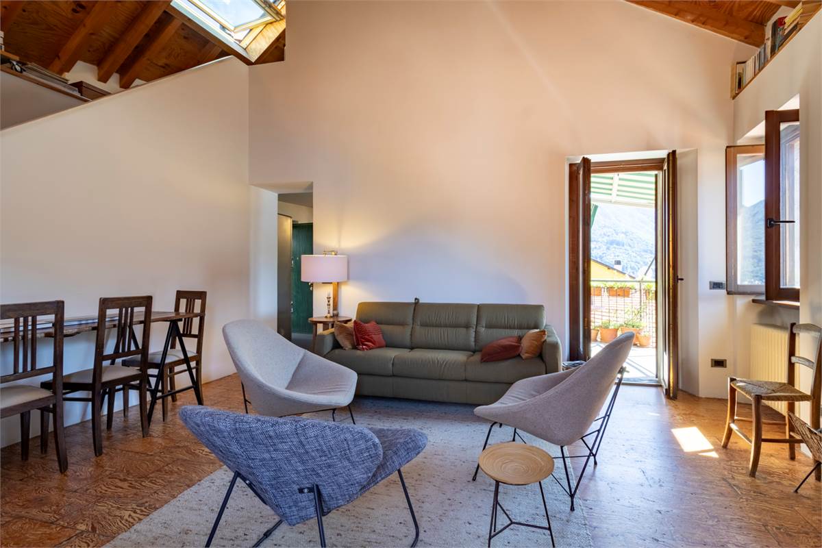 POGNANA LARIO - AFFASCINANTE PORZIONE DI CASA CON VISTA LAGO TERRAZZI E DEPANDANCE