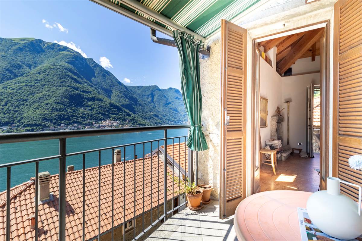 POGNANA LARIO - AFFASCINANTE PORZIONE DI CASA CON VISTA LAGO TERRAZZI E DEPANDANCE