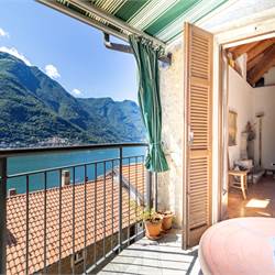 POGNANA LARIO - AFFASCINANTE PORZIONE DI CASA CON VISTA LAGO TERRAZZI E DEPANDANCE