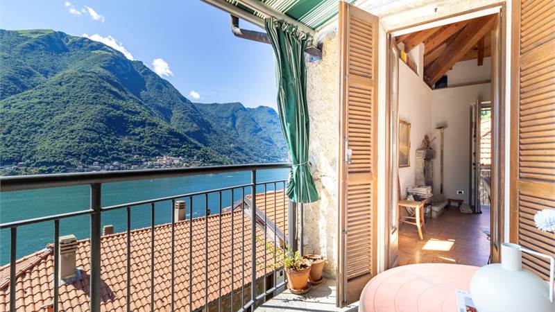 POGNANA LARIO - AFFASCINANTE PORZIONE DI CASA CON VISTA LAGO TERRAZZI E DEPANDANCE
