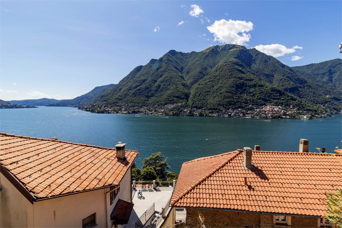POGNANA LARIO - AFFASCINANTE PORZIONE DI CASA CON VISTA LAGO TERRAZZI E DEPANDANCE