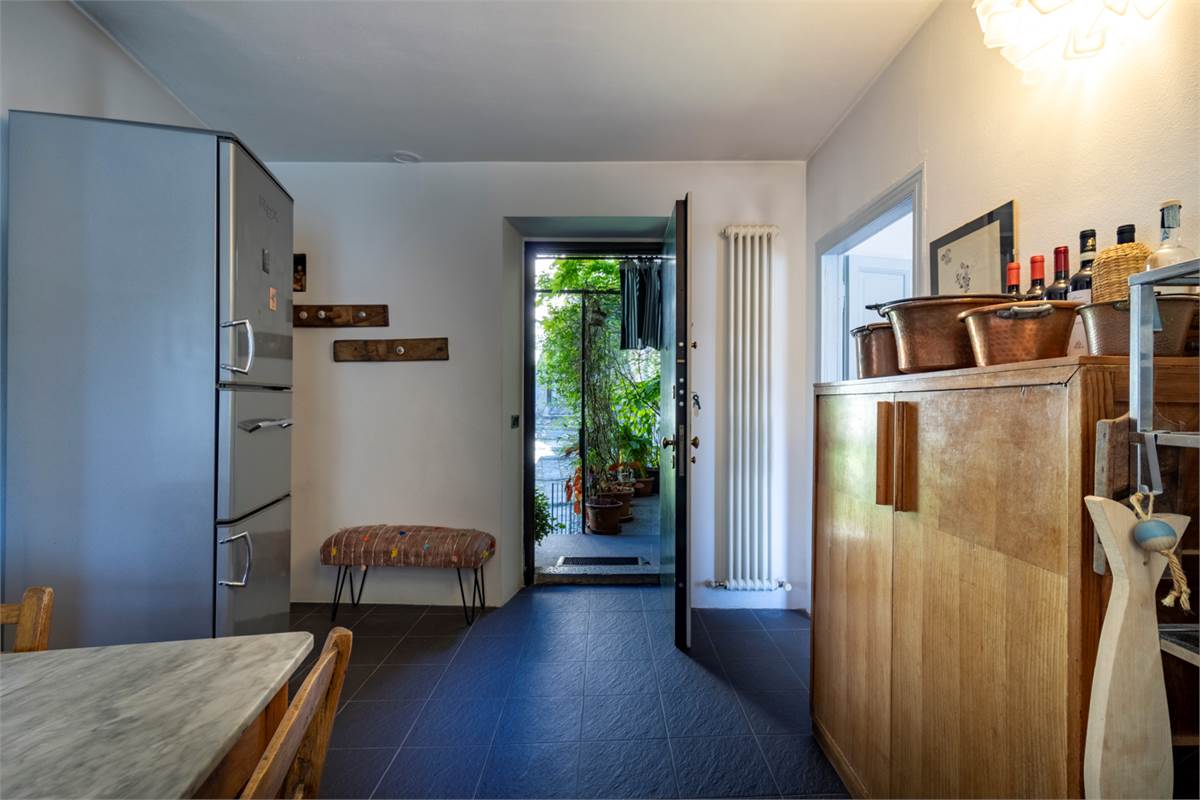 POGNANA LARIO - AFFASCINANTE PORZIONE DI CASA CON VISTA LAGO TERRAZZI E DEPANDANCE