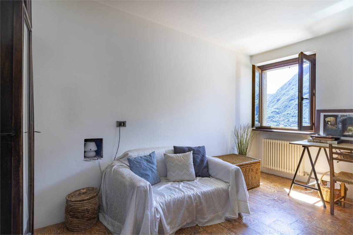 POGNANA LARIO - AFFASCINANTE PORZIONE DI CASA CON VISTA LAGO TERRAZZI E DEPANDANCE