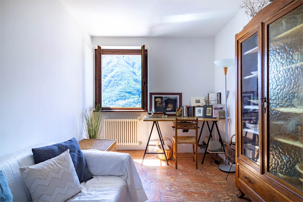 POGNANA LARIO - AFFASCINANTE PORZIONE DI CASA CON VISTA LAGO TERRAZZI E DEPANDANCE