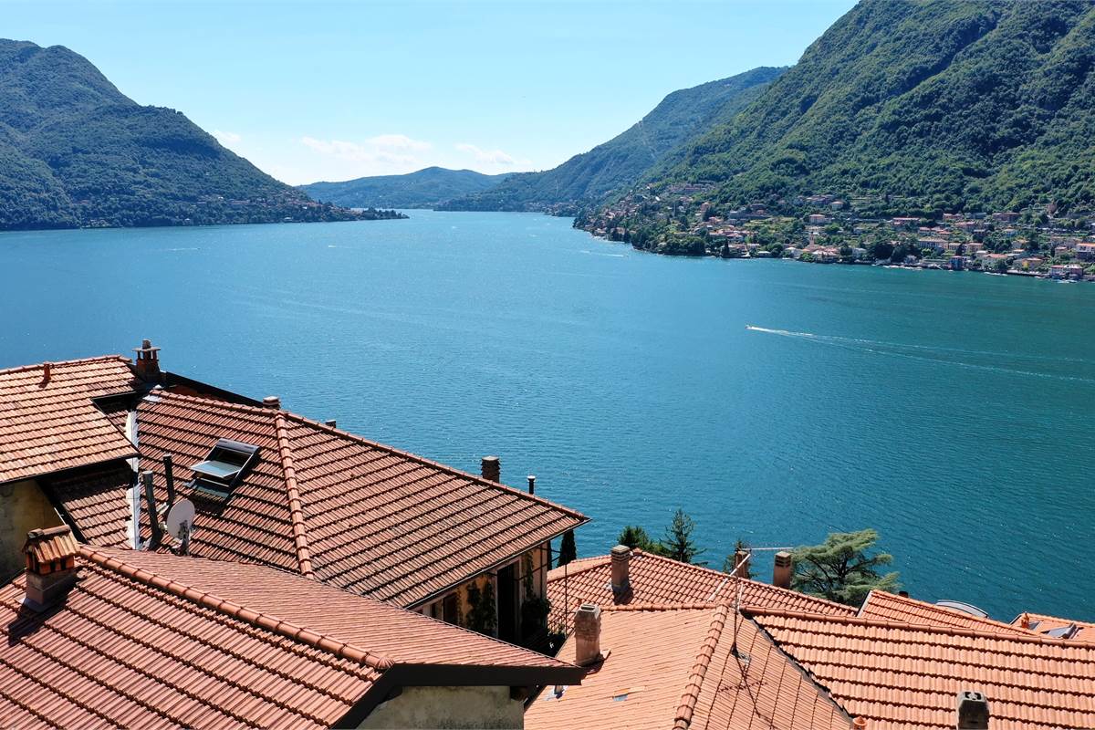 POGNANA LARIO - AFFASCINANTE PORZIONE DI CASA CON VISTA LAGO TERRAZZI E DEPANDANCE