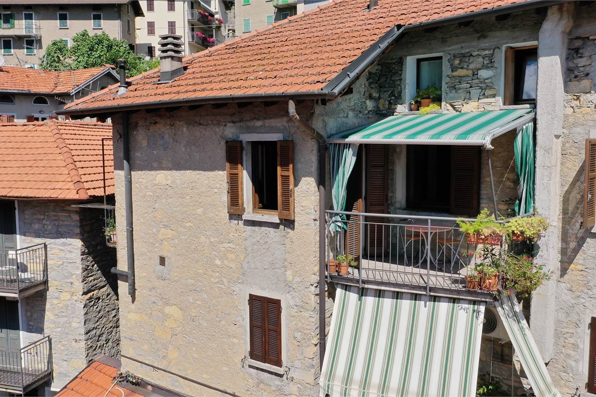 POGNANA LARIO - AFFASCINANTE PORZIONE DI CASA CON VISTA LAGO TERRAZZI E DEPANDANCE
