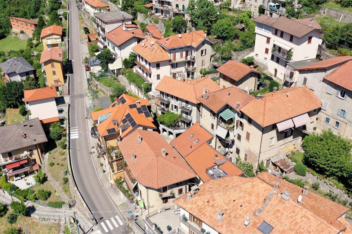 POGNANA LARIO - AFFASCINANTE PORZIONE DI CASA CON VISTA LAGO TERRAZZI E DEPANDANCE