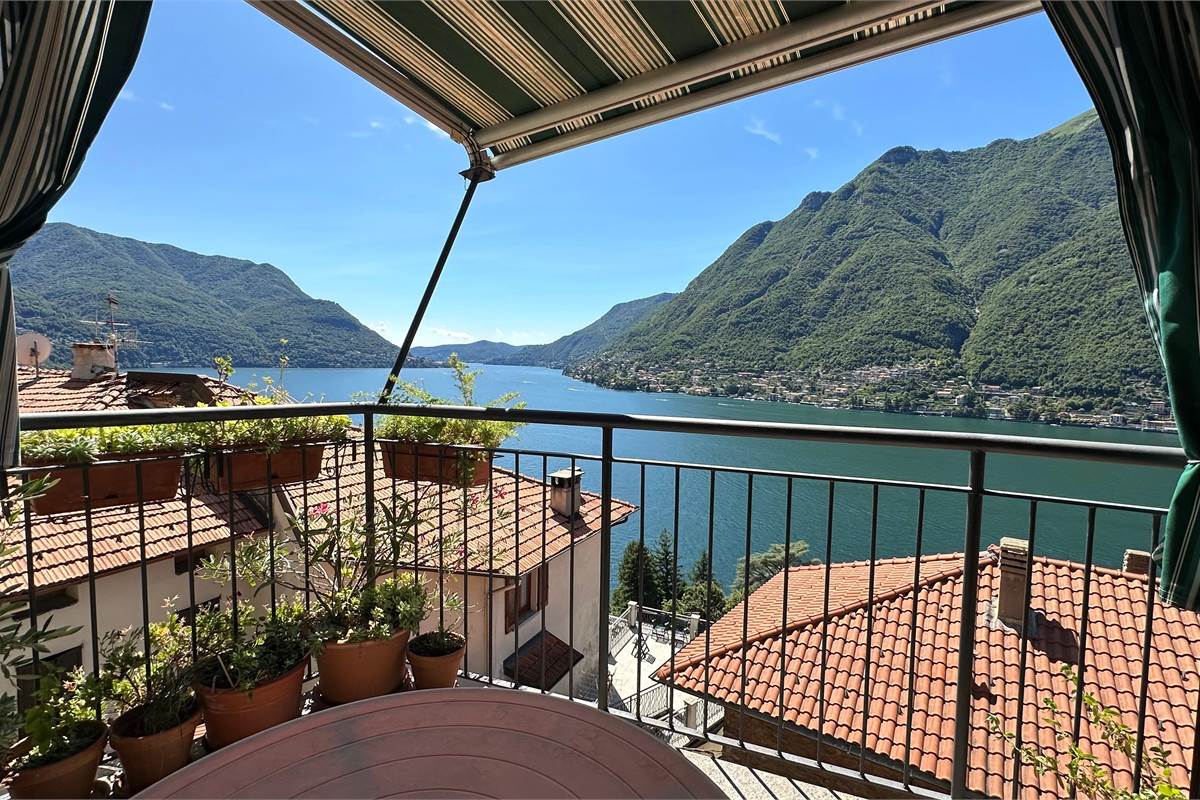POGNANA LARIO - AFFASCINANTE PORZIONE DI CASA CON VISTA LAGO TERRAZZI E DEPANDANCE