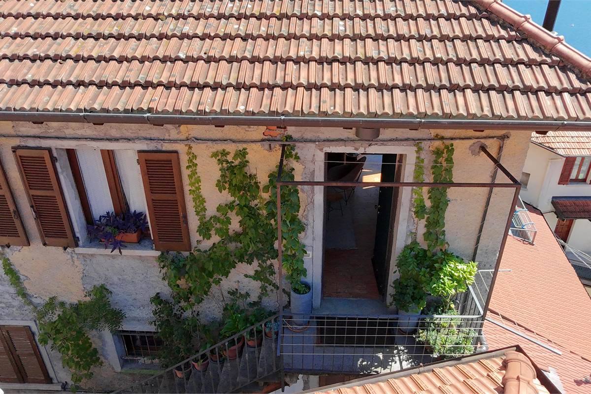 POGNANA LARIO - AFFASCINANTE PORZIONE DI CASA CON VISTA LAGO TERRAZZI E DEPANDANCE