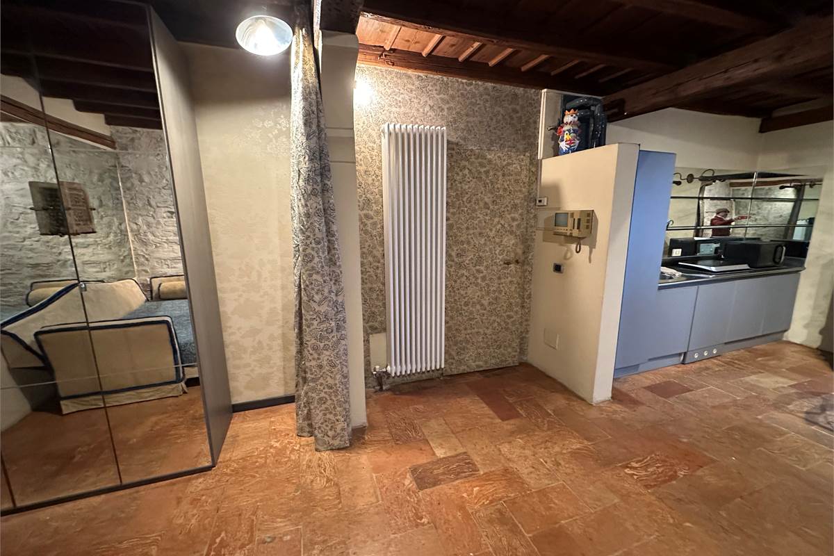 COMO BELLISSIMO MONOLOCALE ARREDATO